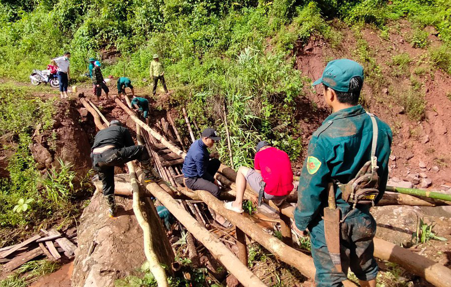 Cần sớm xây mới cầu Nậm Đích